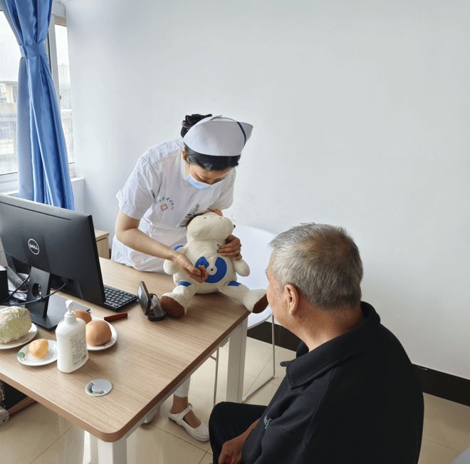 Pg电子平台：深耕专业护理提升专科照护能力护理门诊二——糖尿病教育门诊专业控糖指导赋能健康生活(图2)