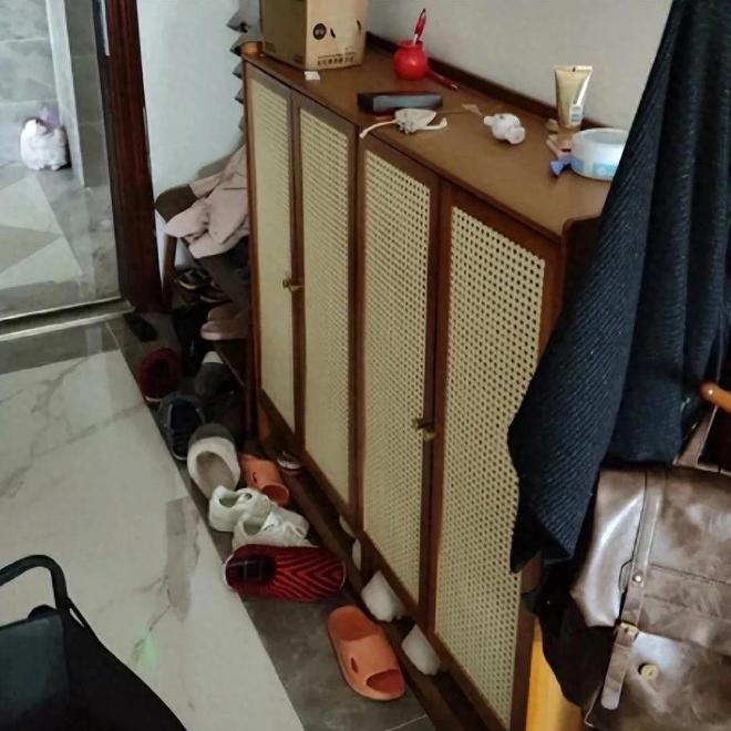 Pg电子网站：整理一次家才发现：当年花重金买的东西都沦为了“时代的眼泪”(图1)