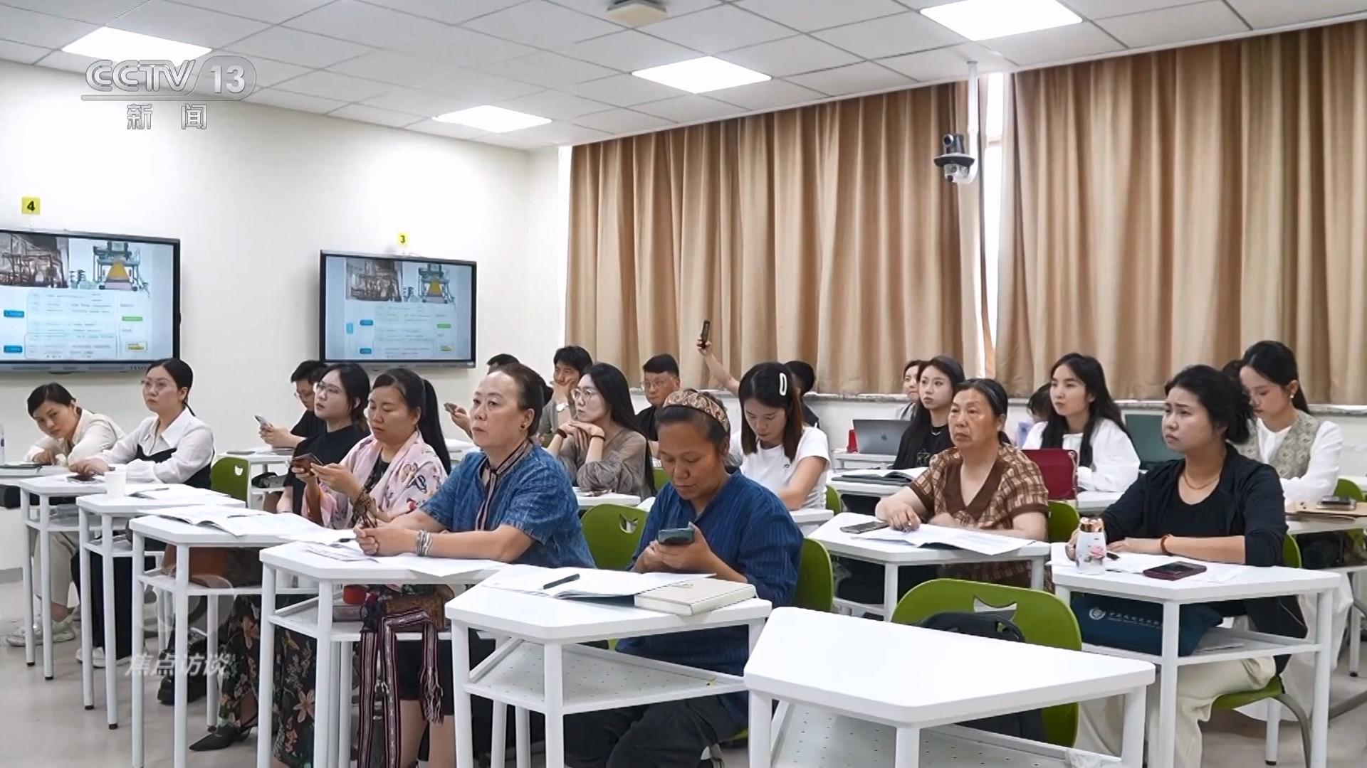Pg电子：焦点访谈｜“新中式”引领国潮新风尚千年织锦织出锦绣未来(图5)