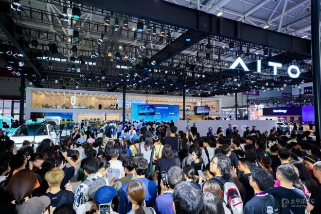 2025粤港澳车展：问界携全系车型亮相问界M8五月交付量将破万(图7)