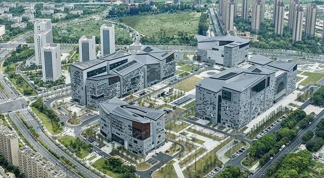Pg电子网站：总价680万起坐拥奢侈300㎡！最近不少“之转滨”中产都去看了这个标杆大平层……(图18)