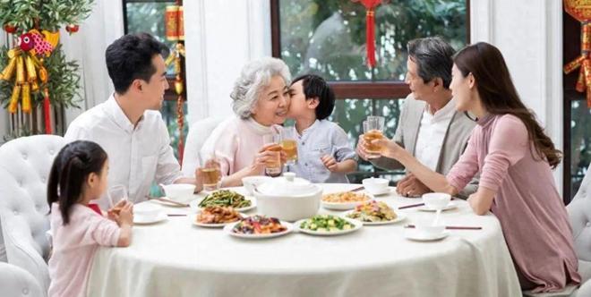 30岁后才发现：那些年花重金买的东西全都沦为了“年轻的眼泪(图1)
