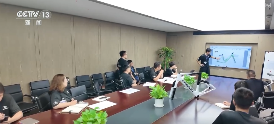 Pg电子平台：12亿元、65975万元、59618万元……全力“追新”“骑”出经济增长新引擎(图10)