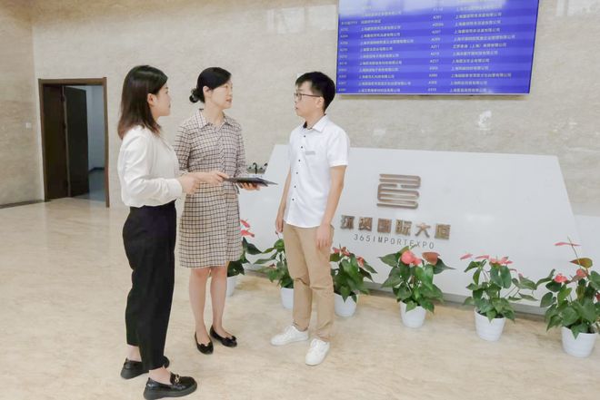 管家首次“扫楼”偶遇愁眉老总这局如何破？(图2)