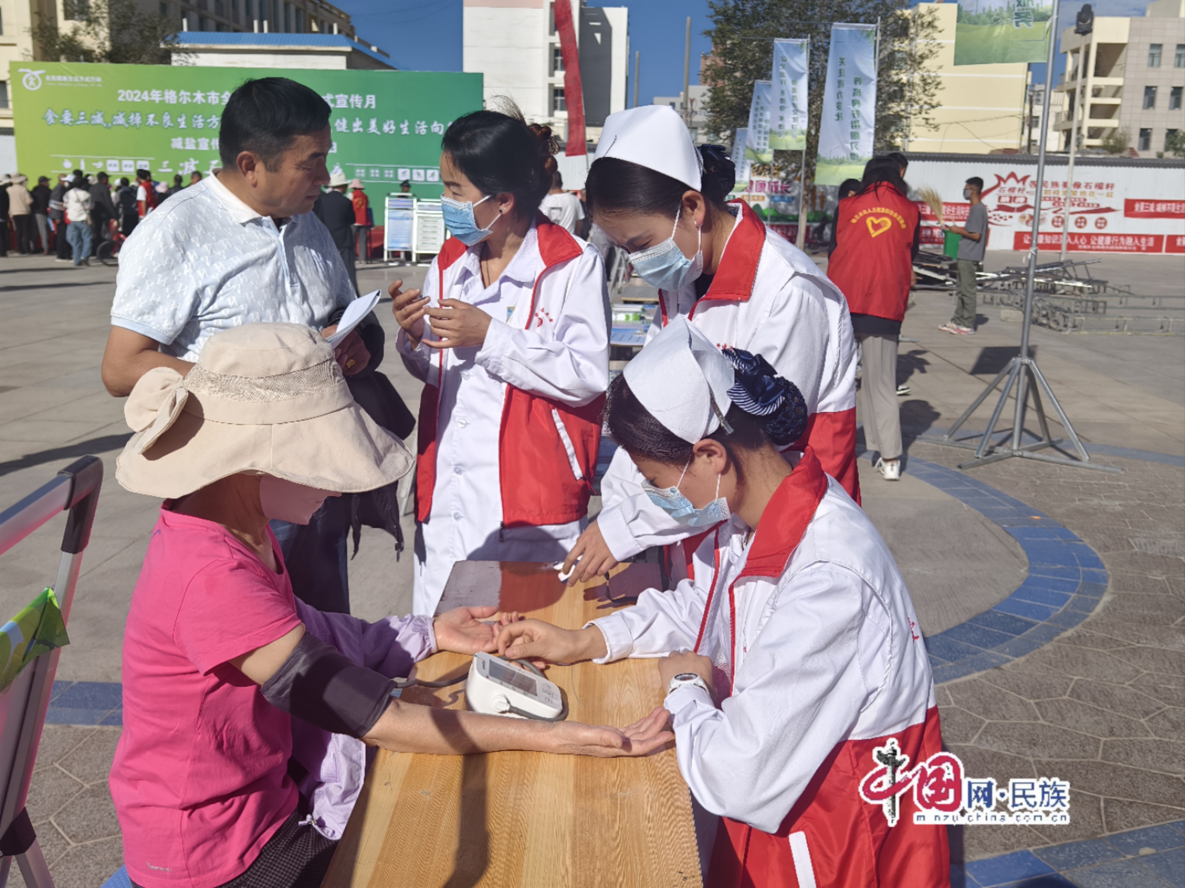 Pg电子：青海格尔木：2024年“健康生活方式宣传月活动”举行(图2)